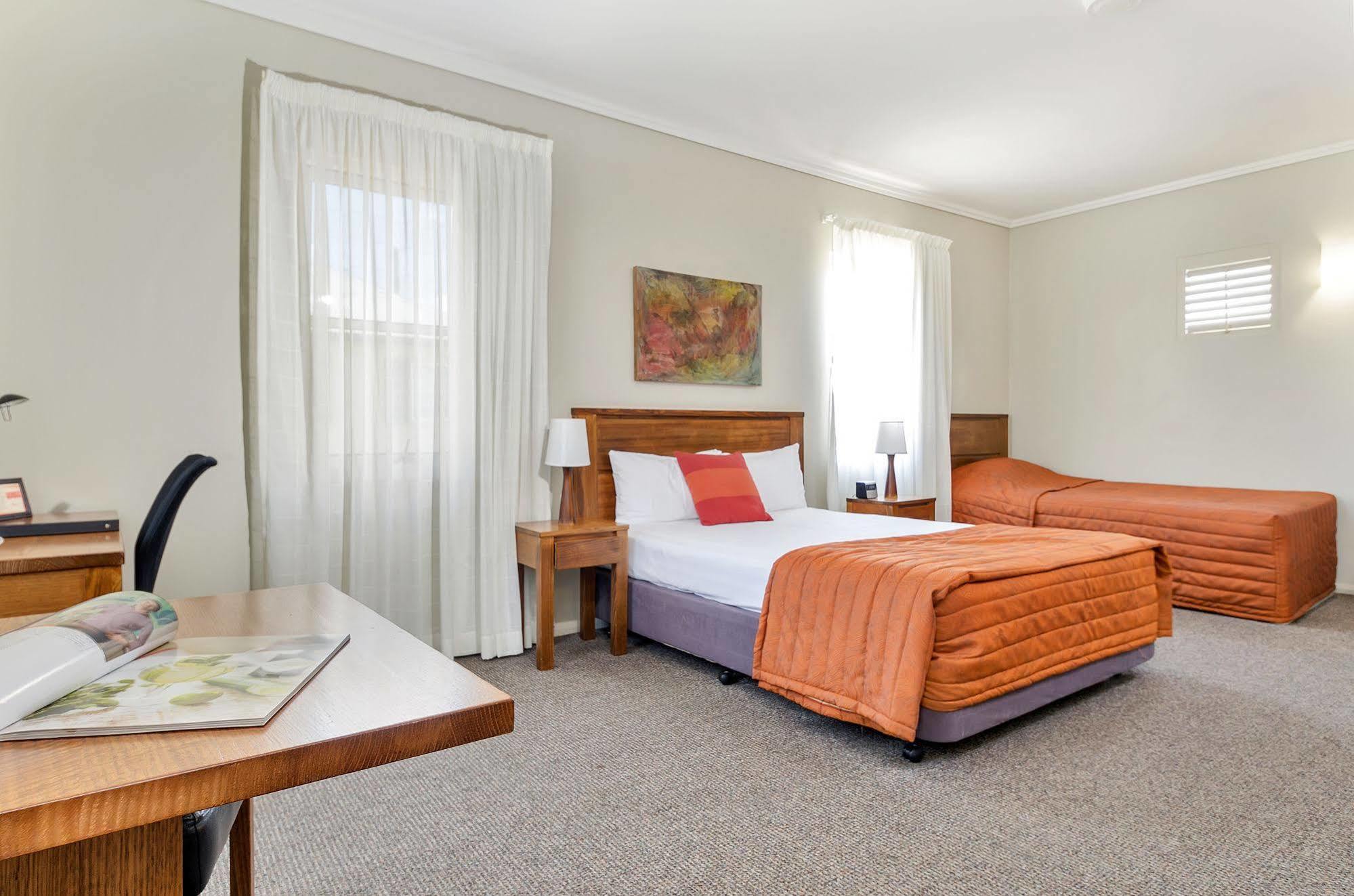 Coachmans Inn Warwick Bagian luar foto