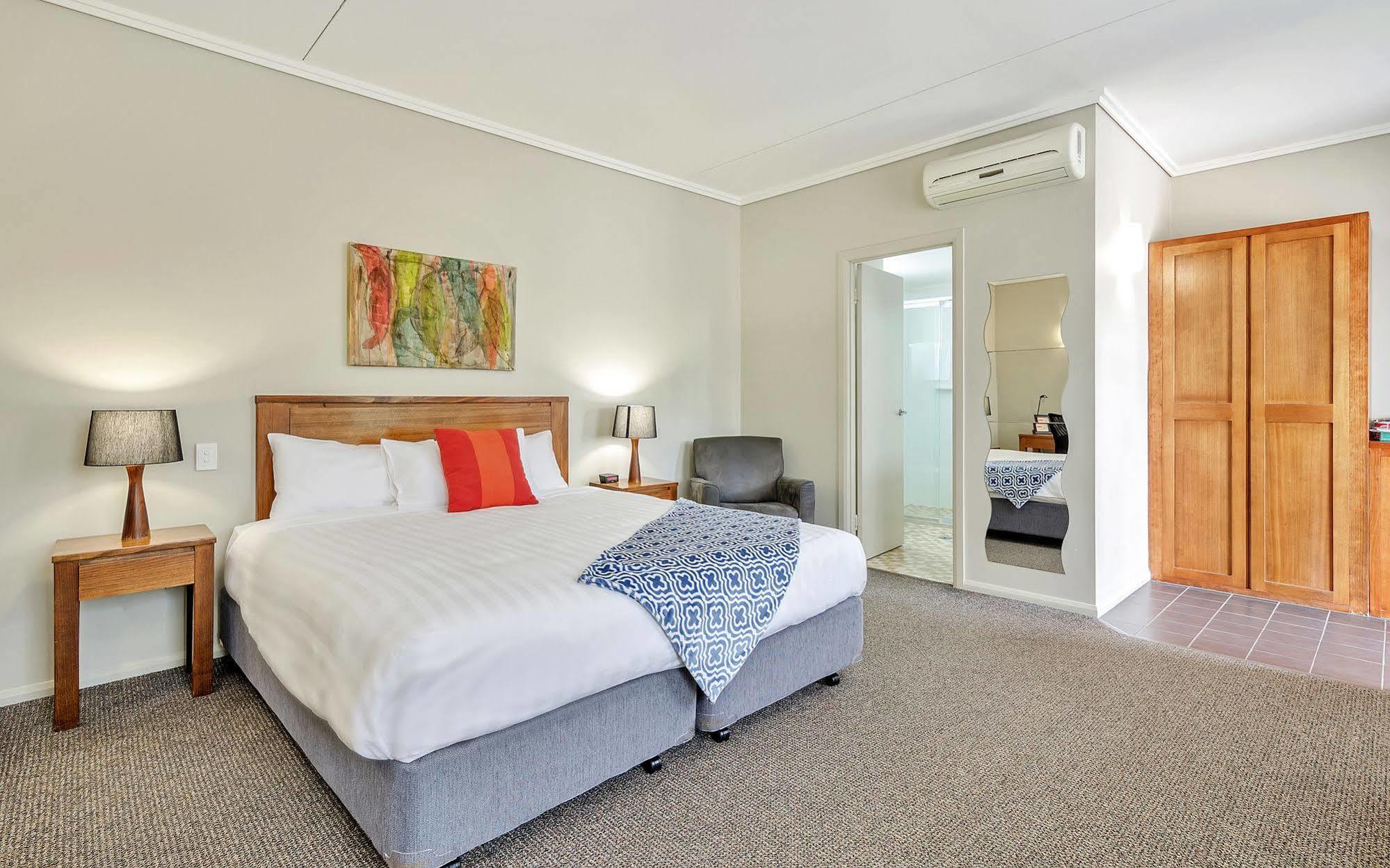 Coachmans Inn Warwick Bagian luar foto