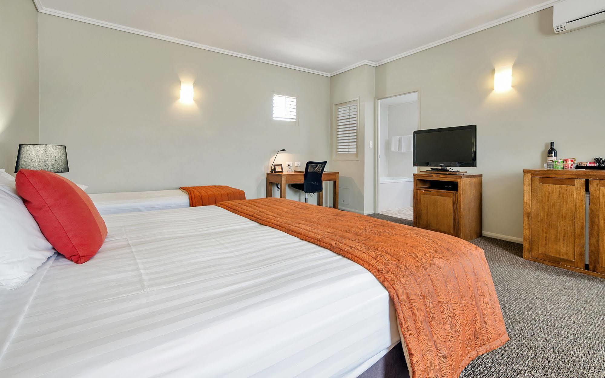 Coachmans Inn Warwick Bagian luar foto